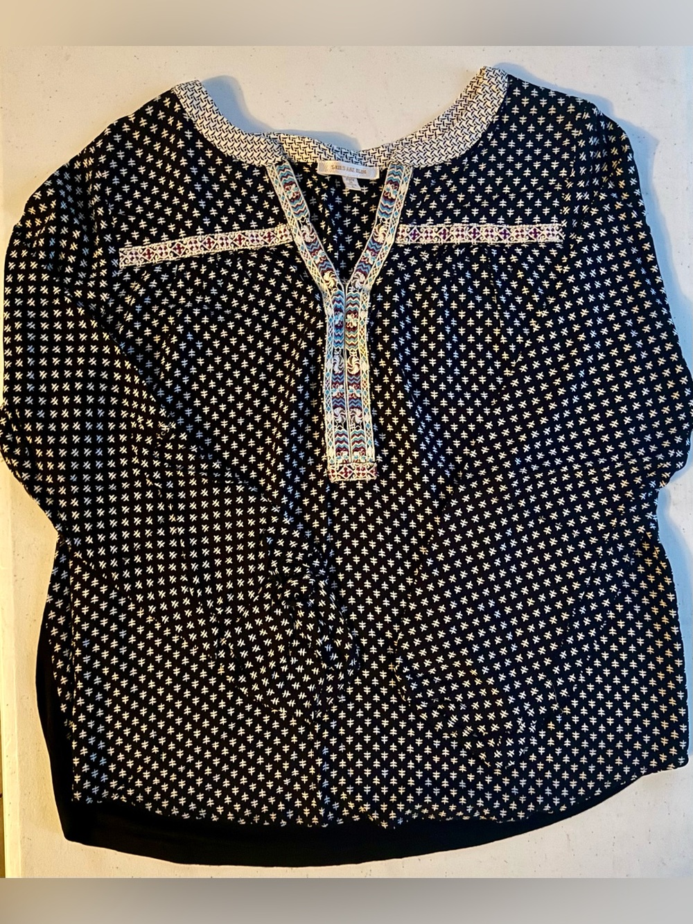 Skies Are Blue Black And White Geometric Print Embroidered V-Neck Tunic Blouse